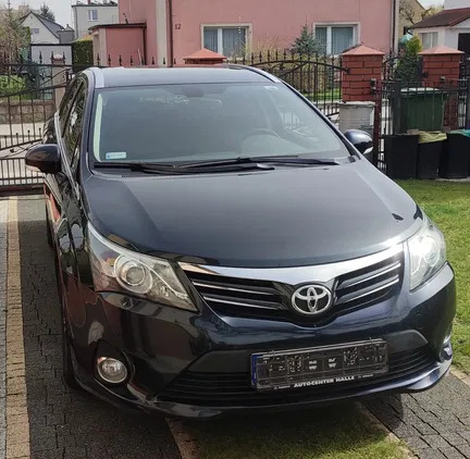 toyota avensis tczew Toyota Avensis cena 41500 przebieg: 228341, rok produkcji 2015 z Tczew